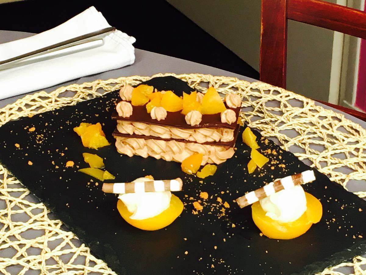 Hotel Restaurant Le Cheval Blanc Argentre-du-Plessis Luaran gambar